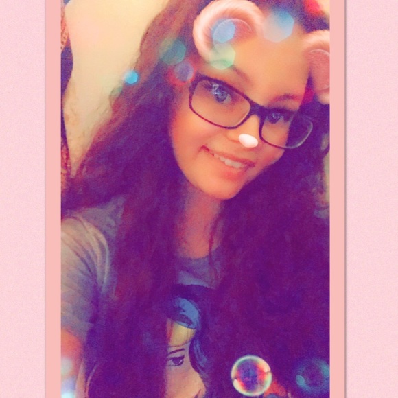 Meet your Posher, Kayana - Picture 1 of 1